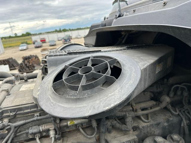 2016 Freightliner CASCADIA 13-inch Poly Donaldson Air Cleaner