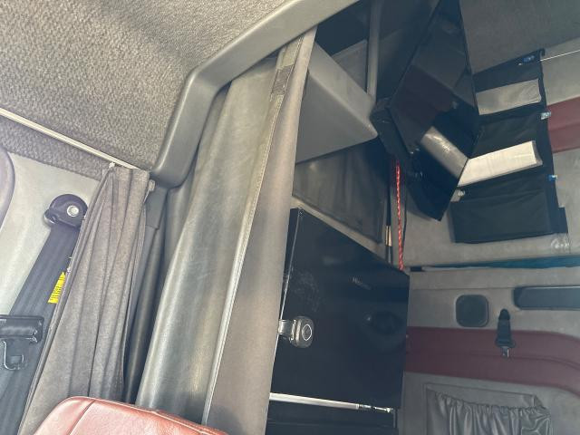 2016 Mack CXU Both Interior, Curtains