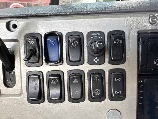 Mack CXU Dash Panel: Switch