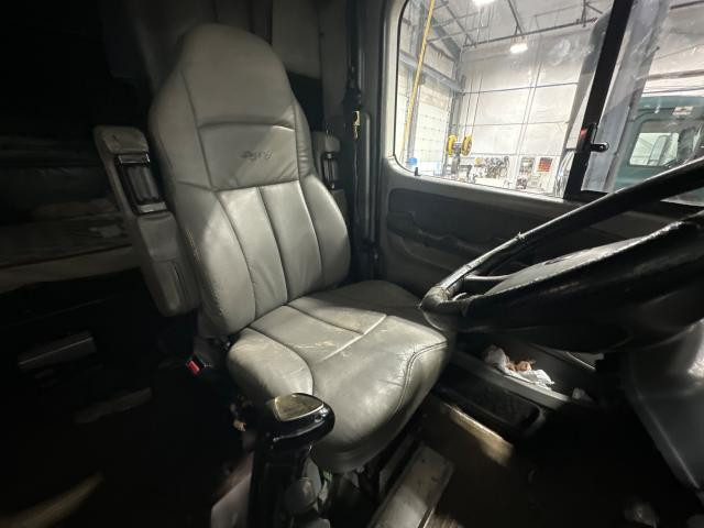 2007 Freightliner C120 CENTURY Left Seat, Air Ride