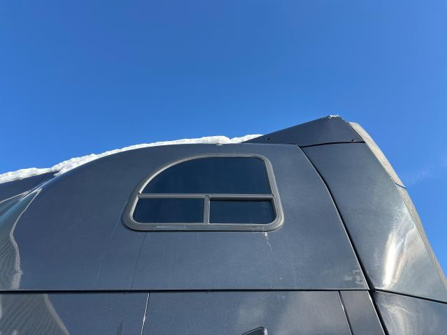 2017 Mack CXU Left Window