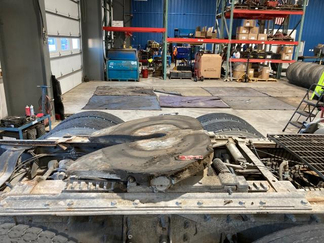 1996 Jost JSK37HSL Fifth Wheel