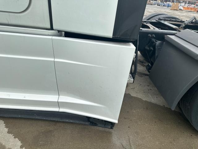 2021 Freightliner CASCADIA Left White Chassis Fairing | Length: 23  | Wheelbase: 229