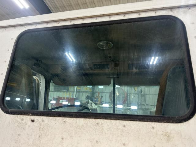 1986 International 9300 Back Glass