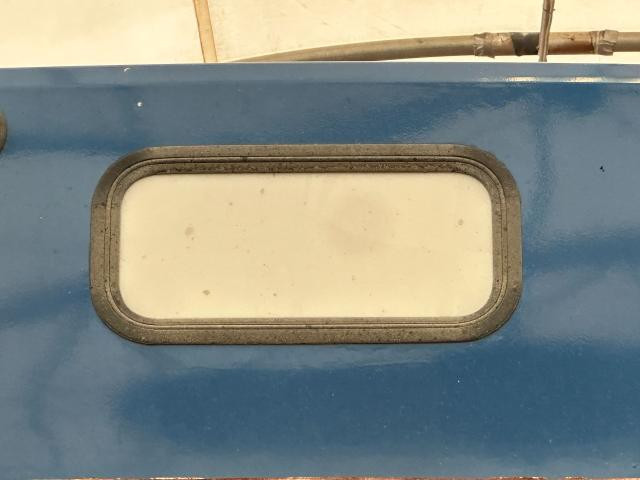 1999 Volvo VNL Back Glass