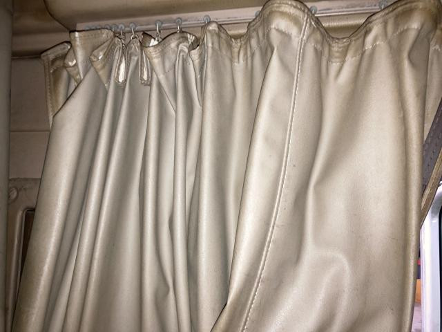 2005 International 9900 Interior, Curtains