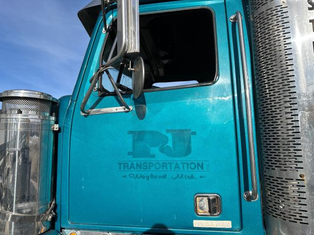 2005 Western Star Trucks 4900 Left Door