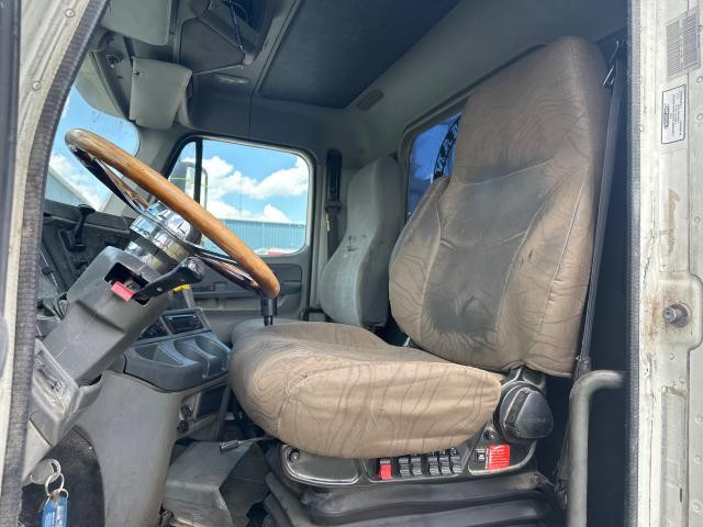 2003 Freightliner COLUMBIA 120 Left Seat, Air Ride