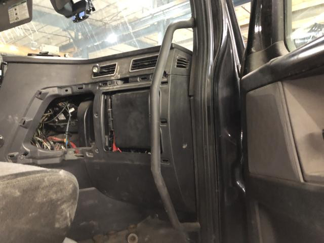 2018 Freightliner CASCADIA 28-inch Grab Handle