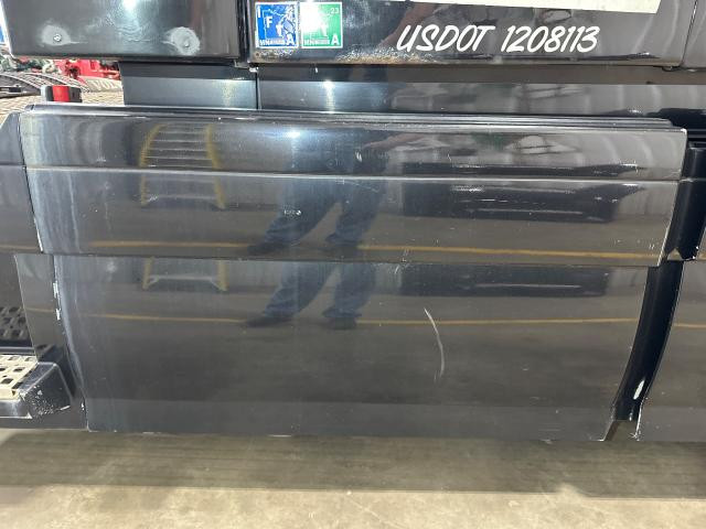2007 Volvo VNL Right Black Chassis Fairing | Length: 48  | Wheelbase: 214