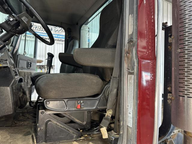 1999 Mack CL Left Seat, Air Ride