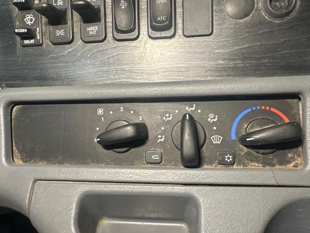 2009 Freightliner COLUMBIA 120 Heater & AC Temp Control: 3 Knobs And 2 Buttons