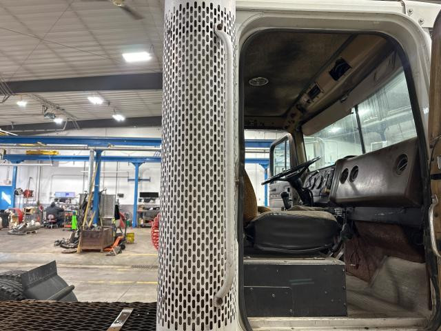 1986 International 9300 36-inch Grab Handle