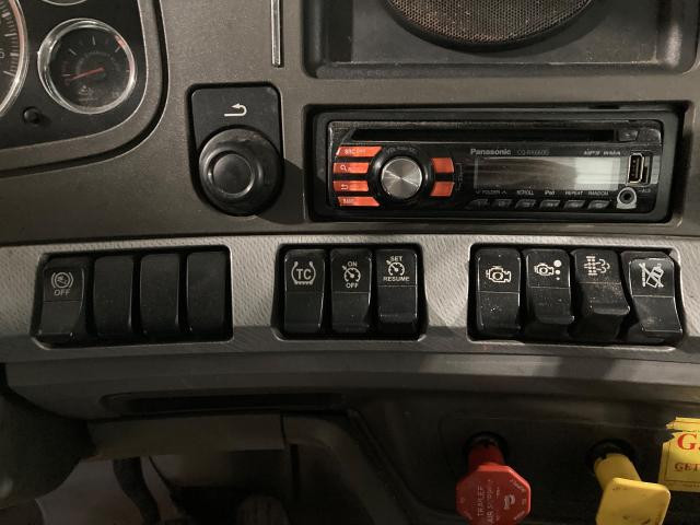Kenworth T680 Dash Panel: Switch