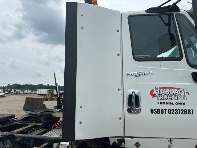 International PROSTAR White Right Lower Fairing/Cab Extender