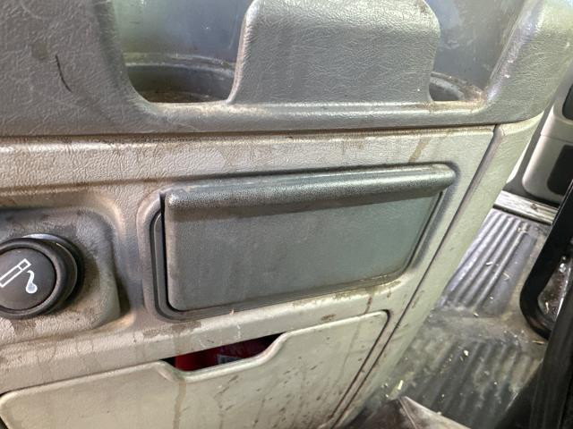 Freightliner COLUMBIA 112 Dash Panel: Ash Tray