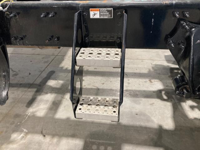 2020 Freightliner CASCADIA 12-inch Step