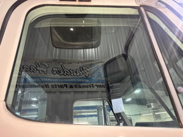 2009 Freightliner COLUMBIA 120 Right Door Glass