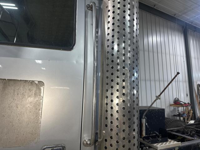 2011 Western Star Trucks 4900EX 43-inch Grab Handle