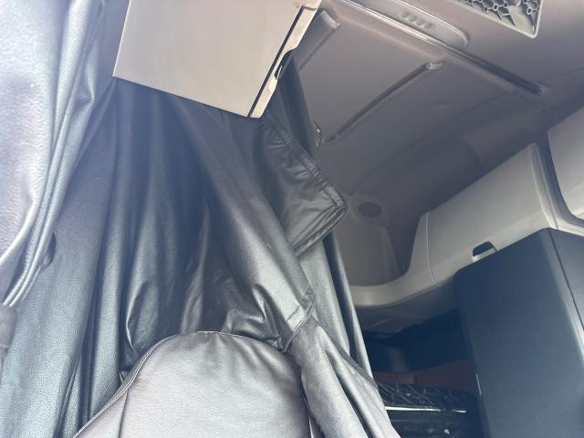 2018 Freightliner CASCADIA Interior, Curtains