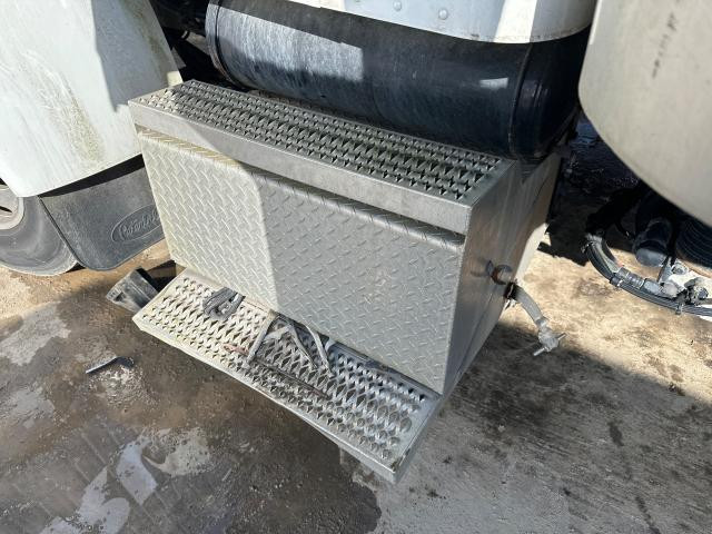 2014 Peterbilt 337 Aluminum Battery Box | Length: 32.00 | Width: 30.0