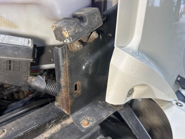 2009 Freightliner COLUMBIA 120 Left Hood Rest