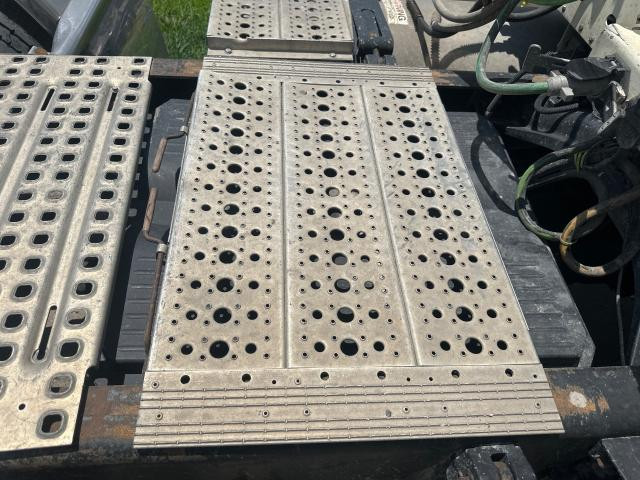 2003 Freightliner COLUMBIA 120 20.25-inch Deckplate