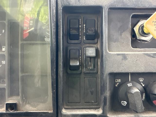 International 4900 Dash Panel: Switch