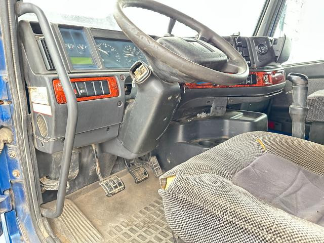 1999 Volvo VNL Dash Assembly