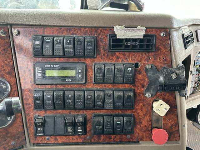 Western Star Trucks 4900 Dash Panel: Switch