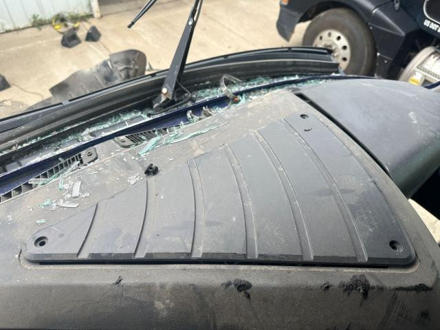 Mack CXU Dash Panel: Fuse Cover