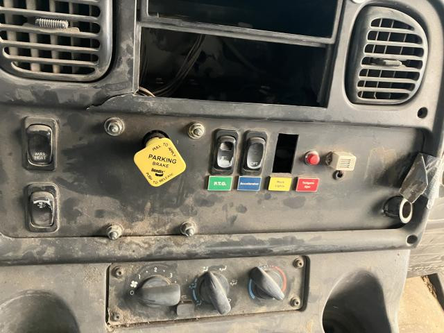 Freightliner M2 106 Dash Panel: Air Brake
