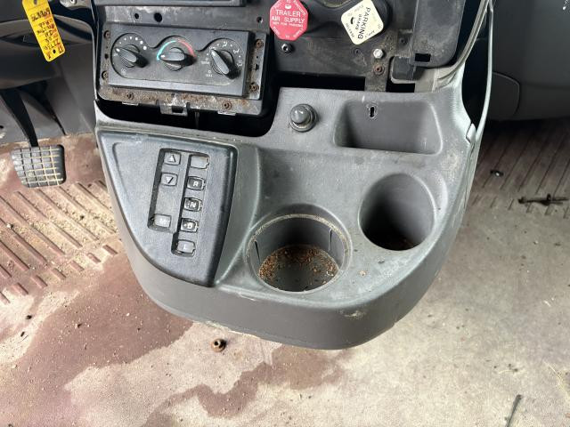 International PROSTAR Dash Panel: Cup Holder