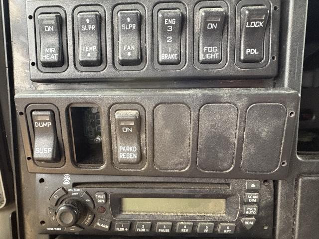 International PROSTAR Dash Panel: Switch