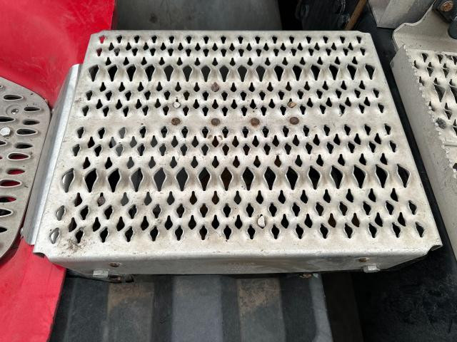 2016 Peterbilt 579 15-inch Deckplate