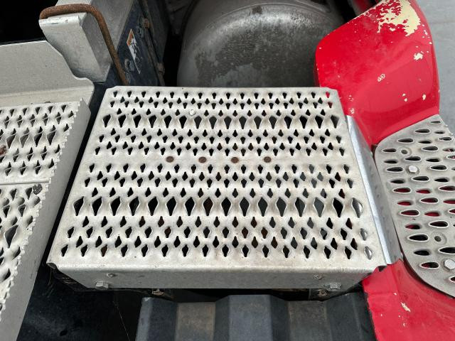 2016 Peterbilt 579 15-inch Deckplate