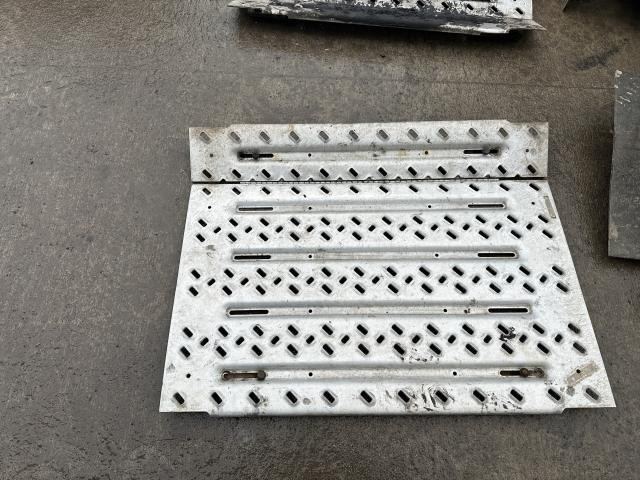 2016 Mack CXU 50-inch Deckplate