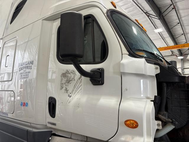 2016 Freightliner CASCADIA Right Door