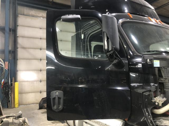 2018 Freightliner CASCADIA Right Door