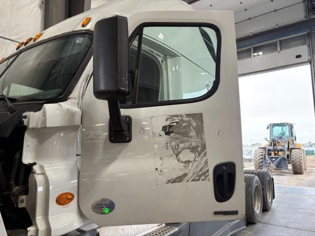 2016 Freightliner CASCADIA Door