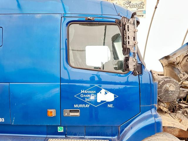 1999 Volvo VNL Right Door