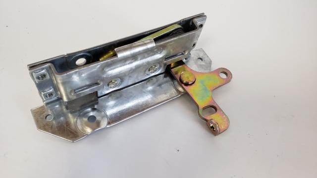 thumbnail image 2 of Peterbilt 379 Left Door Latch – Genuine P/N 2008229L 2 of 4
