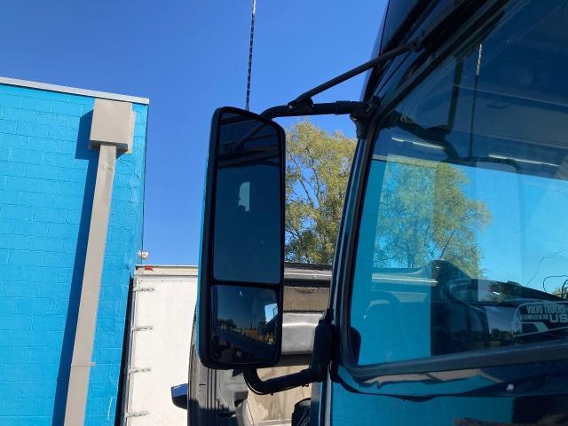 Driver Side Chrome Door Mirror For Volvo VNL (1998-2018) – New Style
