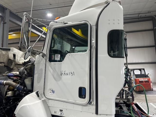 2016 Kenworth T440 Left Door
