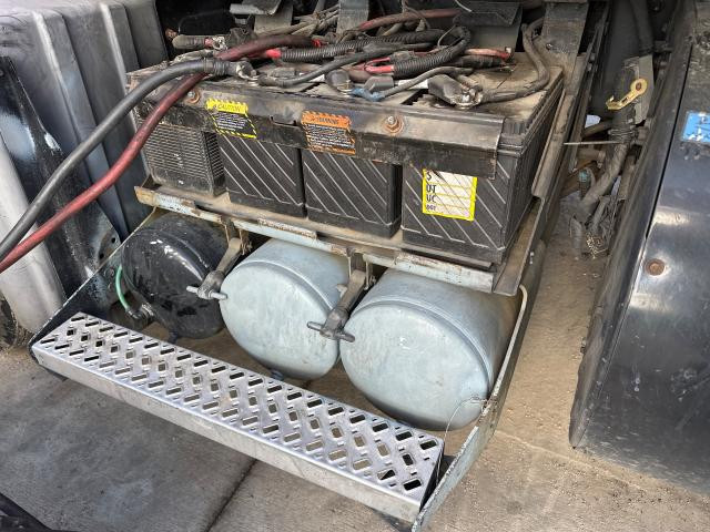 2016 Mack CXU Steel Battery Box | Length: 32.00 | Width: 32.0