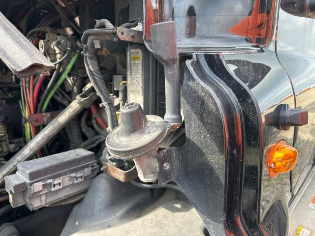 2017 Freightliner CASCADIA Left Hood Rest: Lh Side Hood Rest