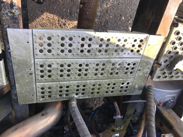 2004 Kenworth T2000 31.25-inch Deckplate