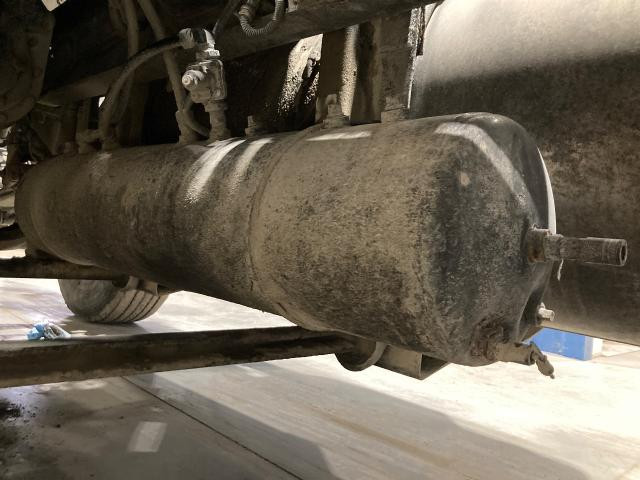 1996 Kenworth T600 42.25-inch Air Tank | 9-inch Diameter | 16 Ports