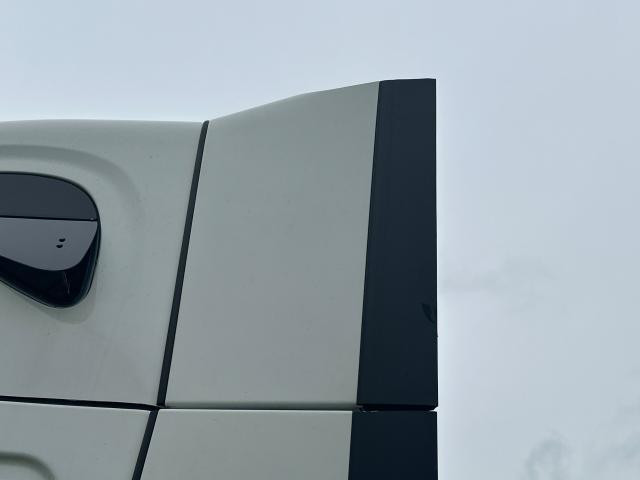 Freightliner CASCADIA White Upper Fairing/Cab Extender