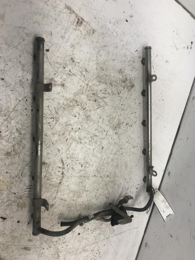 Ford 6.8L V10 Engine Fuel Rail: P/N 4C2E9F72ED